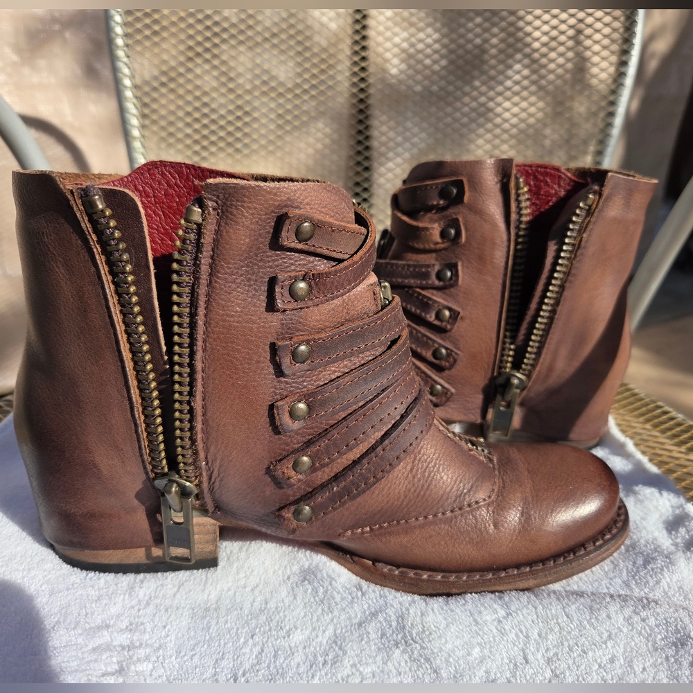 FreeBird Women's Brown Leather Ankle Boots-size 7 (Worn Once) Narrow Front - Picture 8 of 14